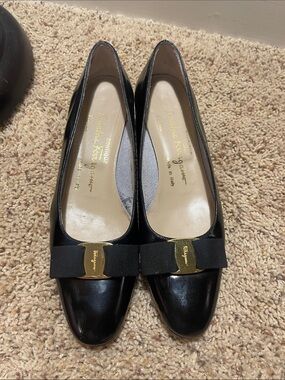 Salvatore Ferragamo Black Leather Vara Bow Flats with Gold Logo Plate